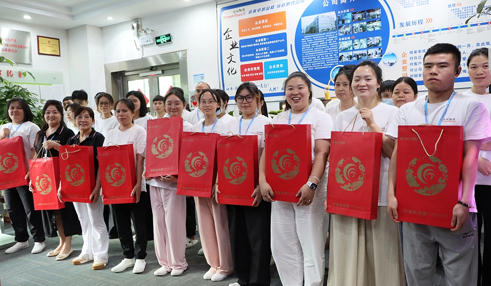 Celebrando juntos el Festival del Medio Oto&ntilde;o y el D&iacute;a Nacional.